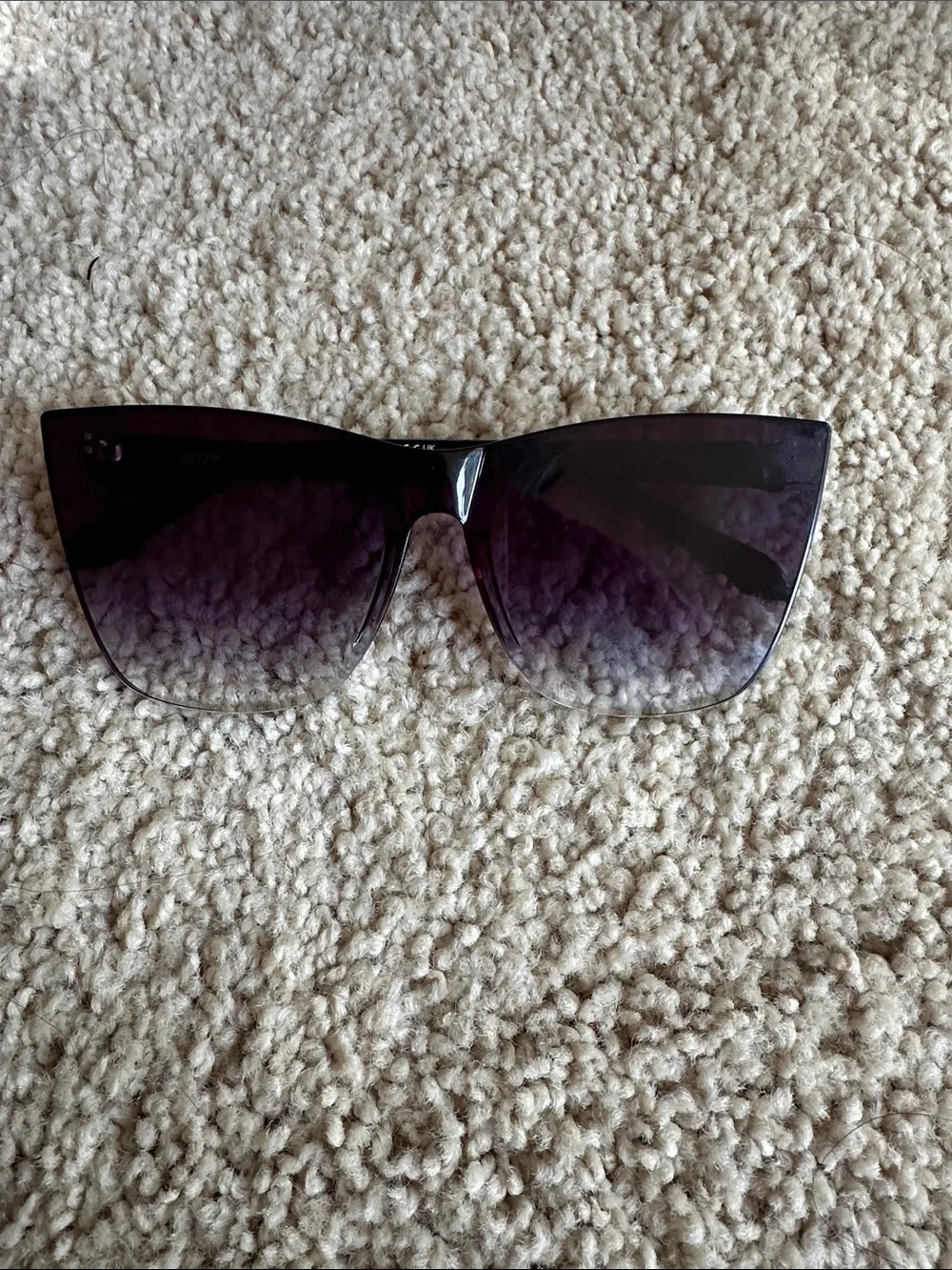 Quay • Come Thru Gradient Sunglasses - Picture 2 of 6